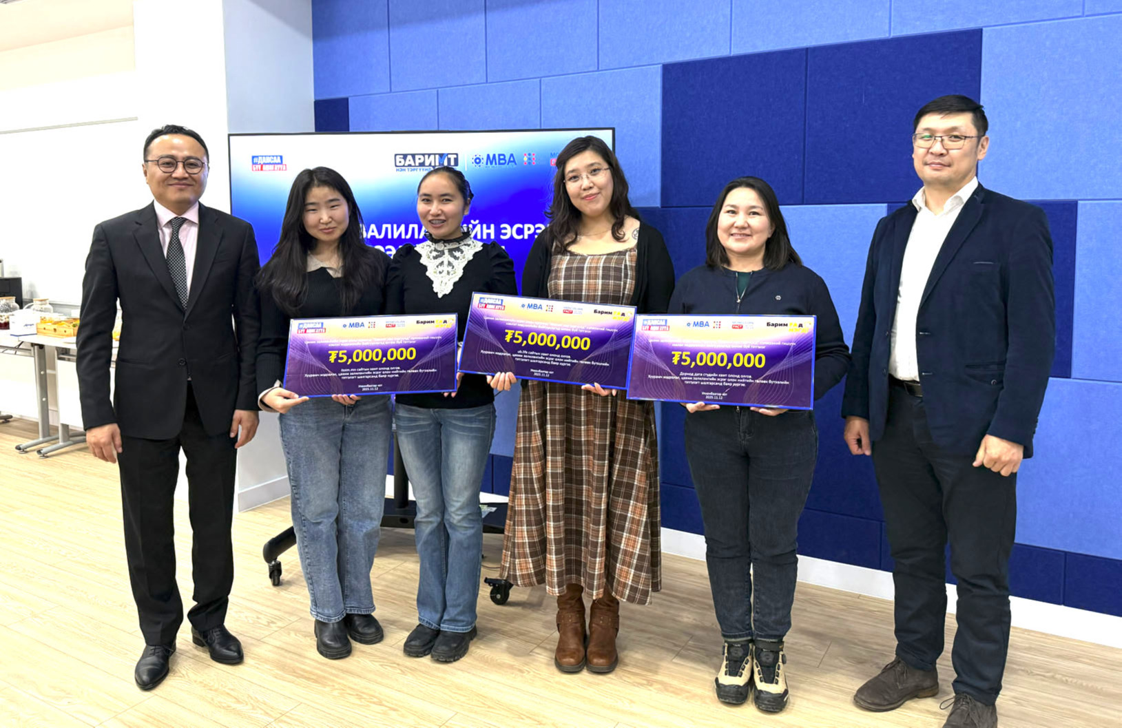 Цахим залилангийн эсрэг аяны хүрээнд зарласан тэтгэлэгт гурван редакц шалгарлаа